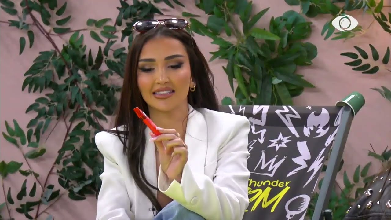 Xheneta qëndron pranë Rozanës dhe Gjestit: Ku jana ata që puthin femrat e tjera