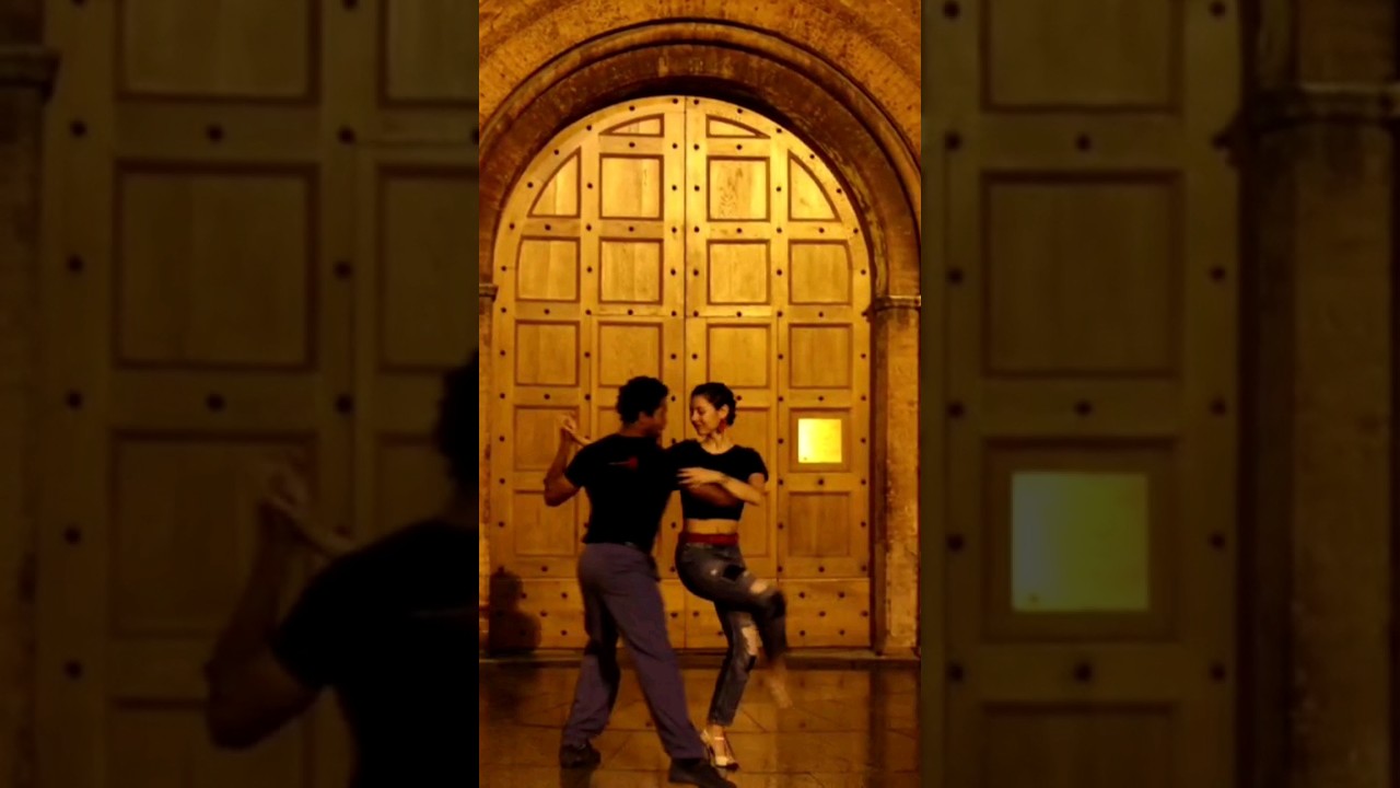 Street tango con Silvina Tse. #julioalvarez #tangoargentino #silvinatse