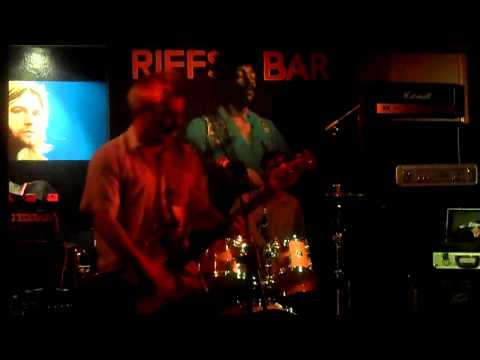 2 Sick Monkeys ~ Happy Days ~ Riffs Bar Swindon ~ 19/09/13