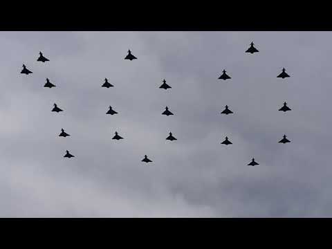 RAF fly pass Buckingham palace 100 years anniversary