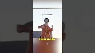 ESSA BONECA ESTÁ VIVA OU É APENAS UMA ILUSÃO #shorts #bizarro