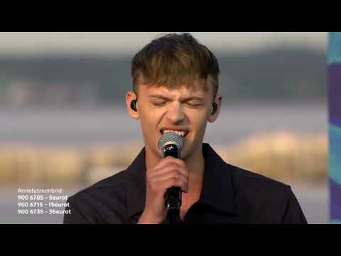 Jüri Pootsmann esitamas Mereväes "Laulud sõdurile 2021" kontserdil "Vaiki kui võid".