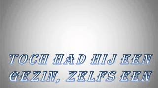 HAZES OP DE HOEK VAN DE STRAAT
