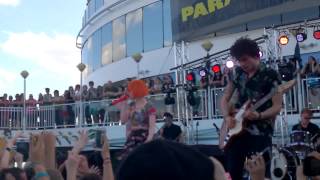 Fast In My Car - Paramore - Parahoy 7/3/14