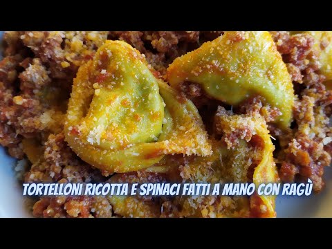 Tortelloni ricotta e spinaci fatti a mano con ragù