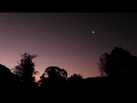 Mond in Begleitung von Neptun .