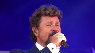 Alfie Boe &amp; Michael Ball -Les Misérables Medley - Carfest South 25.08.18 HD
