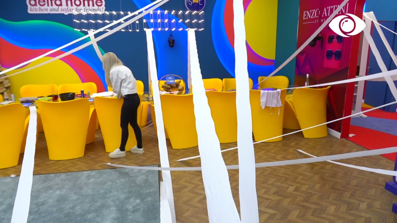 Deamishel ecën këmbadoraz në shtëpi