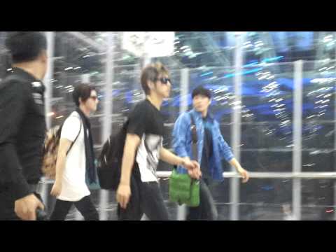 120407 TVXQ at Suvarnabhumi airport