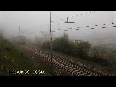 REGIONALE CHE SPUNTA E SPARISCE NELLA NEBBIA A BORGO S.DALMAZZO (CN) SAB. 13 - 4 - 2019