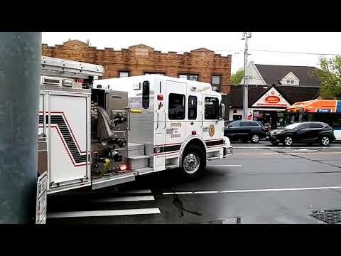 New Hyde Park Engine 173 Responding to an Odor of Gas