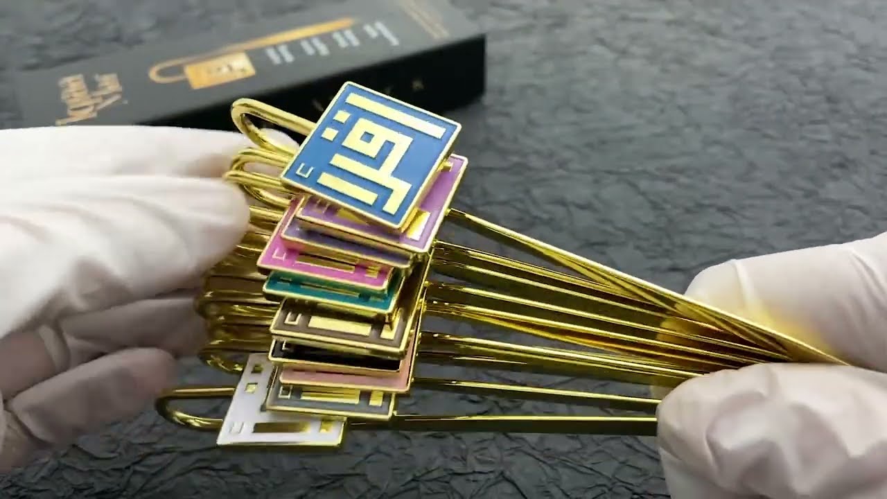 3005-Multi colored painted square Ruyi bookmark