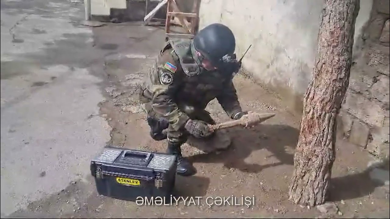 Küçədə qumbara tapıldı VİDEO
