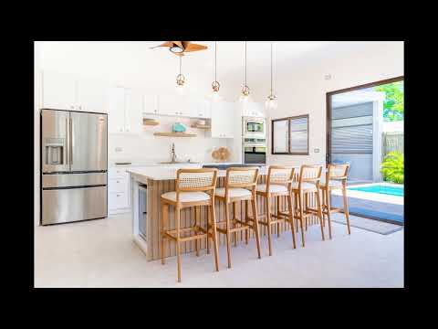 0.09 ACRES – 3 Bedroom Charming New Home With Pool And Walking Distance To The Uvita River!!!!