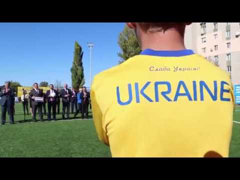Петро Порошенко та Андрій Павелко нагородили переможців змагань до Дня захисника України