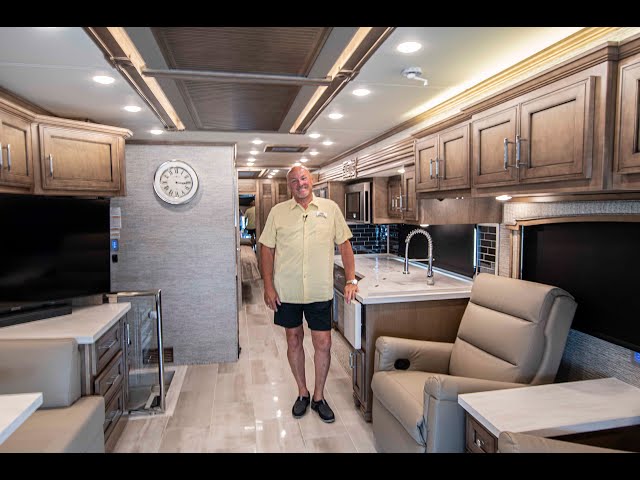 A preview image of the linked video showcasing 2022 Newmar Super Star 4061