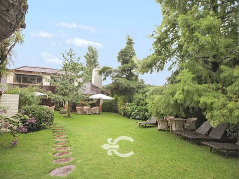 Video de YouTube - Casa en venta en Carrasco 4163, de 5 dormitorios, con piscina y barbacoa