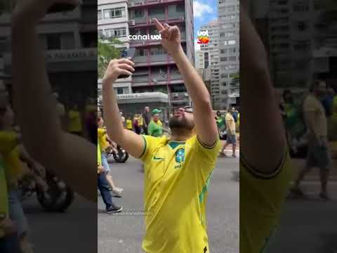 Apoiador de Lula “faz o L” e é xingado por manifestantes pró-Flávio na av. Paulista