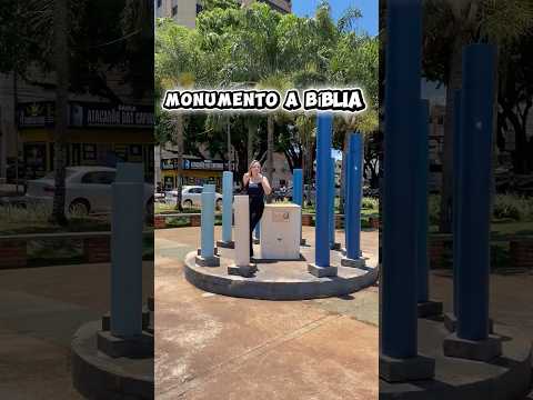 Monumento a Bíblia Praça Antônio João Dourados Mato Grosso do Sul
