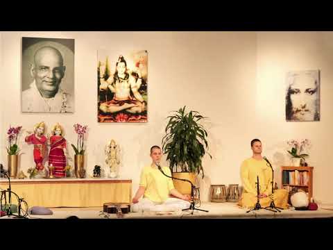 Satsang - Kirtan, Mantra und Arati mit Clara - Yoga Vidya Ashram Live, 02.08.2021, 20:00 Uhr