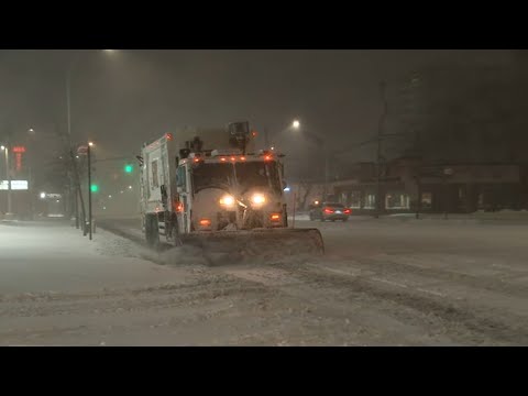 NY battered by high winds, blanketed in heavy snow from nor'easter