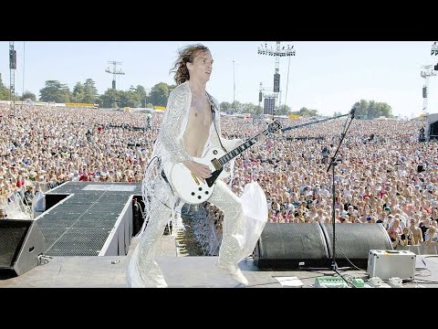 The Darkness - Love On The Rocks With No Ice (Live At Knebworth) (2003)