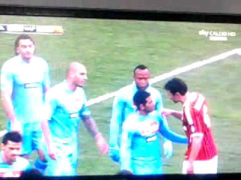 Milan-Napoli Ibra pugno in faccia ad Aronica!