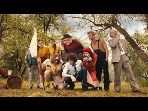 download lagu mp3 mp4 Follow The Fox Cider, download lagu Follow The Fox Cider gratis, unduh video klip Follow The Fox Cider