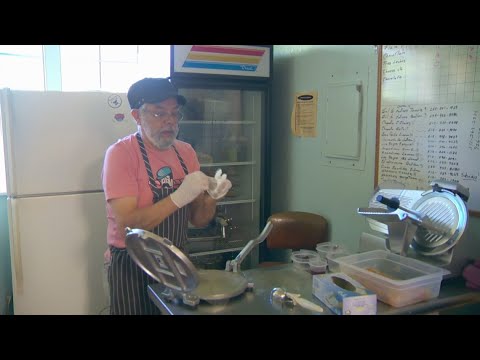 RAW: How to make Saltenas at Papi's Pies in Round Rock | KVUE