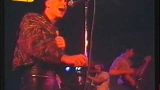 GOLPES BAJOS - No mires a los ojos de la gente (Musical Express)