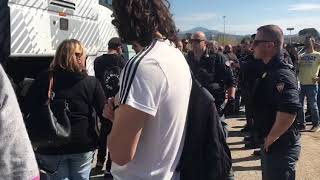 una-mamma-della-terra-dei-fuochi-contro-i-poliziotti