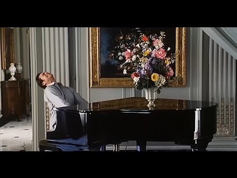 Jim Carrey playing piano | Bruce Almighty Gag Reel