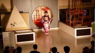 preview picture of video 'Kimono Show Nishijin Textile Center Kyoto Japan 2012 11 08'