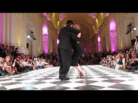  Noelia Hurtado Pitruzzella  and  Carlos Espinoza  are  dancing  to  the  vals  "  Miedo  "  by  Juan D'Arienzo  at  Torino Tango Festival  in  2019