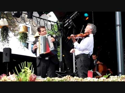 Danny Malando orkest op Preuvenementszondag Deel 2, viool, accordion
