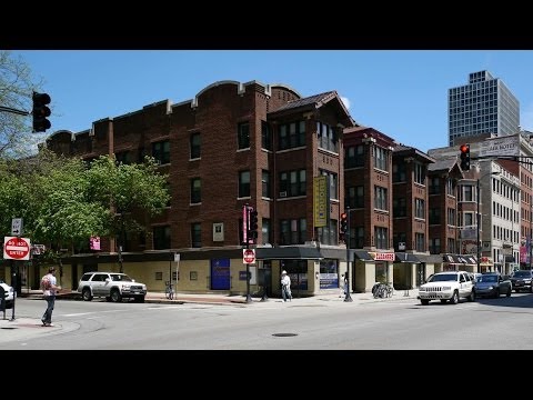 A Lakeview one-bedroom across from Yolk on Diversey