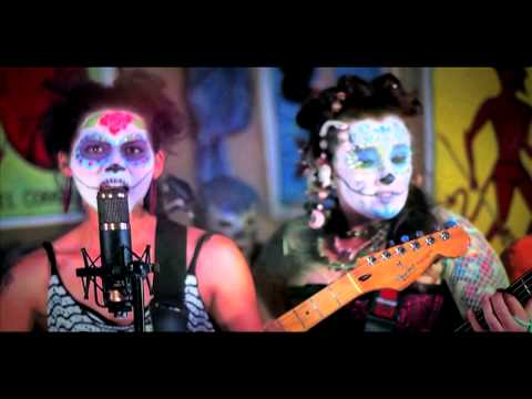 La Muñeca y Los Muertos: Los Muertos (Official Music Video)