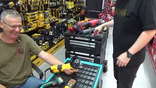 DeWALT DWE4257 - відео 4