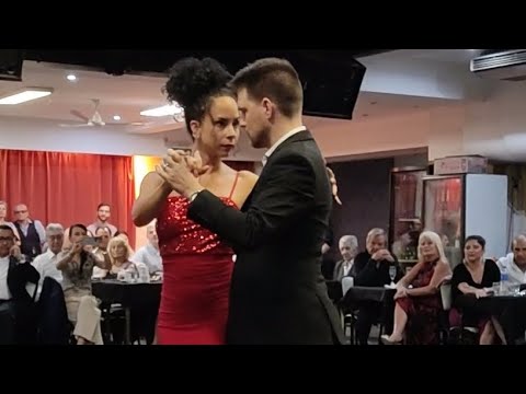  Angela Meléndez  and  David Mateu  are  dancing  to  the  tango  "  Déjame, no quiero verte más  "  by  Carlos di Sarli