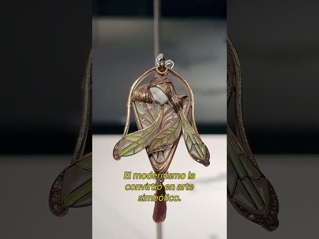 Vídeo relacionado con MAJALE Pendientes Perla Blanca con Filigrana Panot de Barcelona | Última Novedad Colección Joyas Barcelona | Recuerdo Modernismo Catalán | Acero Inoxidable Plateado | Cierre Mariposa (Plata)