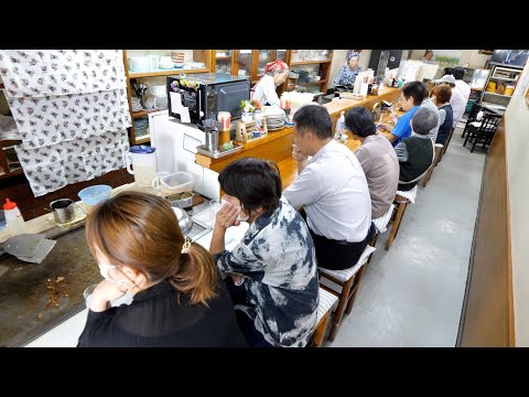 Okayama) La sencilla comida gourmet teppan de tres hermanas okonomiyaki de 74 años 丨 La comida callejera japonesa está inundada de pedidos.