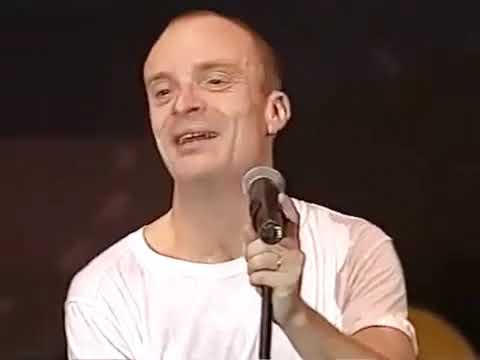 Jonas Gardell Standup - Skrattande Kvinna I Publiken