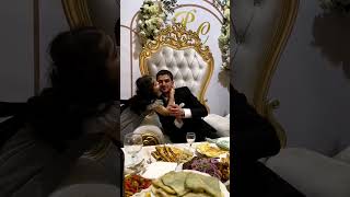 شوف بنت العروس شلون تبوس بالعريس لان ازوج امها