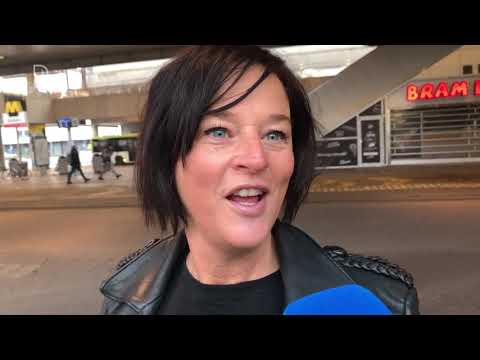 Lege bussen en haltes op Zuidplein: 'Het is even een rare wereld'