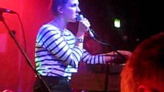 Cate Le Bon - Eyes So Bright