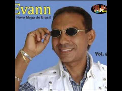 O CANTOR EVANN DO BRASIL FAZENDO A CHAMADA DO PROGRAMA CLUBE DOS SOCIOS  AQUI...