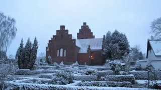 preview picture of video 'Karlebo Kirke ringer til gudstjeneste juledag'