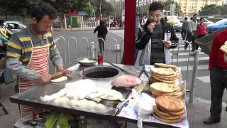 preview picture of video 'Making street food (Naan) in Guangzhou, China'