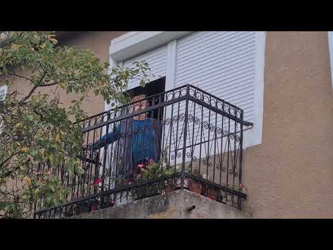 eBihoreanul.ro - Se întâmplă în Bihor: nu pot intra în propria casă decât trecând gardul cu scara