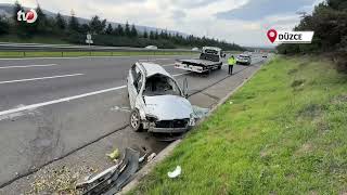 Lastiği Patlayan Otomobil Bariyere Çarpıp Takla Attı